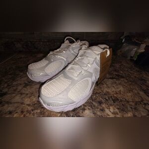 Nike V5 RNR Women's Running White HQ7901‑101 Lightweight Cushioned Size 9.5